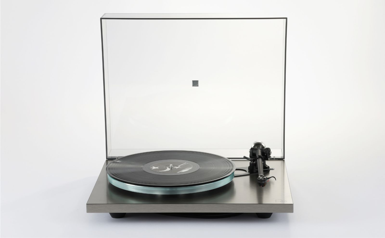 Planar 6 RS Edition, lid open, record on platter
